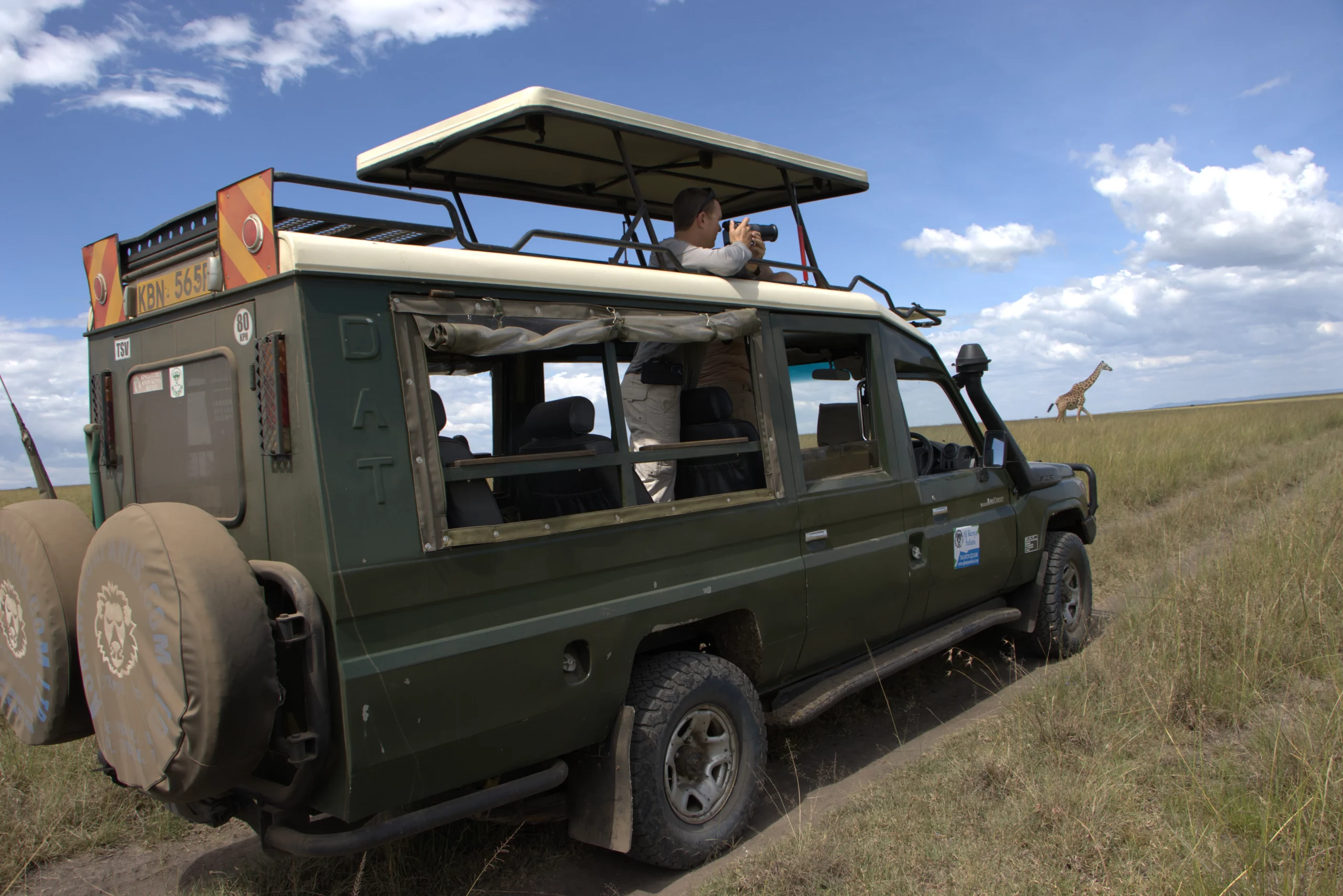 safari vehicle -